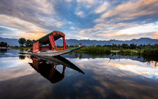 Delhi to Kashmir Tour Packages: Explore Paradise with Getaway Experiences